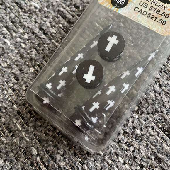 Punk Cross Tunnel Plug Set 00g - Picture 3 of 3